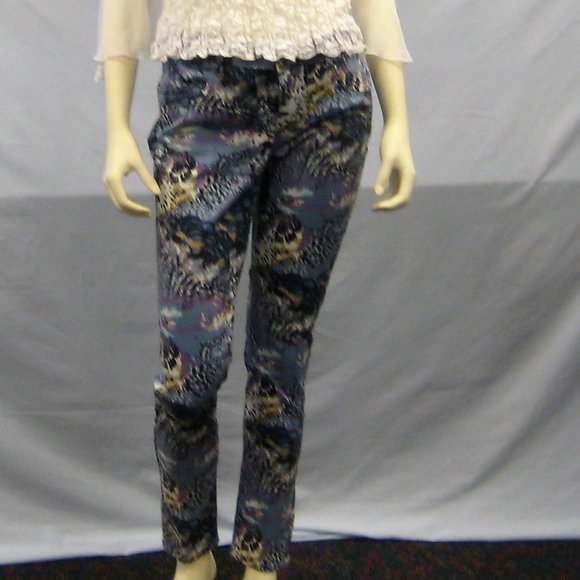 **SOLD**Simply Vera by Vera Wang Pattern Jeans - Picture 5 of 7